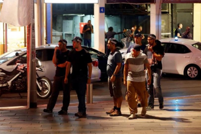 Fuerzas de seguridad han rodeado el lugar donde se ha producido el tiroteo.-REUTERS / BAZ RATNER