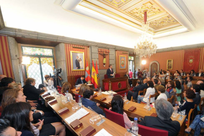 Los plenos en Burgos siempre han estado presididos por el alcalde.-ISRAEL L. MURILLO