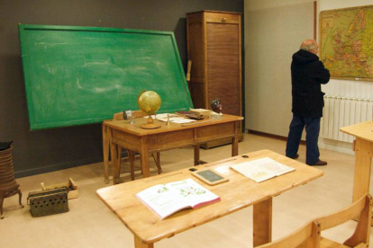 Panorámica de la recreación de un aula en la escuela de mediados del siglo XX en las escuelas de los pueblos.-G. G.