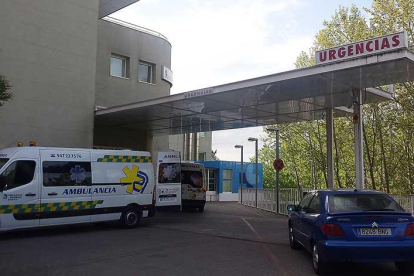 Entrada de Urgencias del hospital Santos Reyes de Aranda de Duero.