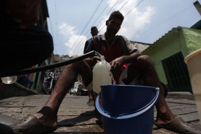 Venezuela vive sus horas más difíciles con apagones y falta de alimentos.-EFE