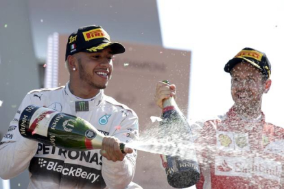 Lewis Hamilton celebra su victoria en el GP de Italia celebrado este domingo en Monza.-REUTERS