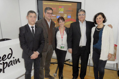 Luque (segundo por la izq) junto a representantes de los otros 4 trazados de ‘Rutas Culturales de España’, en Fitur 2016.-ECB