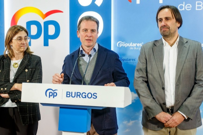 Raquel González, Borja Suárez y Sergio Montoya durante la presentación de candidaturas del PP a Aranda y Miranda. SANTI OTERO