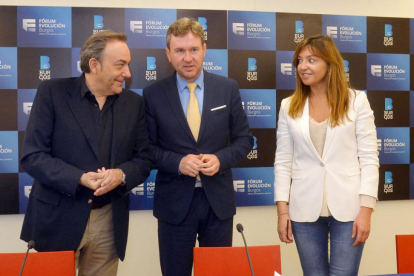 Pepe Barrena, Javier Lacalle y Carolina Blasco.-ICAL