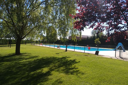 Las piscinas de Caleruega ya están listas para los primeros bañistas. ECB