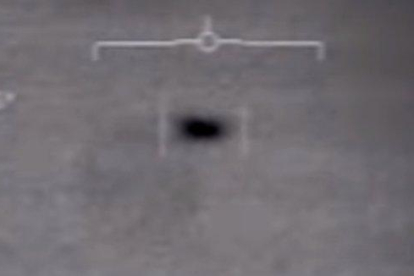 Uno de los objetos no identificados que aparecen en los vídeos cuya veracidad ha confirmado la Marina de EEUU.-