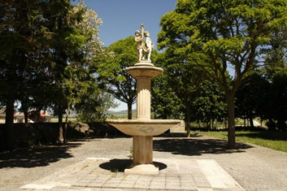 Un fuente en Santa María Ribarredonda.