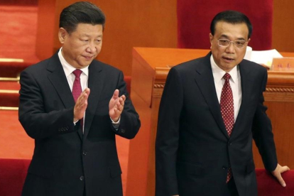Xi Jinping (izquierda) y Li Keqiang, en una ceremonia para conmemorar el 95 aniversario de la fundación del Partido Comunista de China, en Pekín, el 1 de julio.-AP / HOW HWEE YOUNG