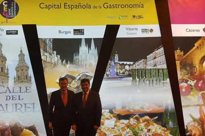 El alcalde de Burgos apoyó al alcalde de Huelva como nueva Capital de la Gastronomía.-ECB