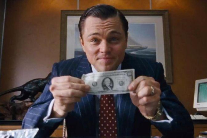 DiCaprio, en un fotograma de 'El lobo de Wall Street'.-EL PERIÓDICO