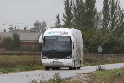 Se comprará un nuevo autobús para sustituir uno de los 4 que dan servicio a más de 61.500 personas de la provincia.-R. OCHOA