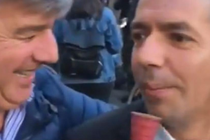 Las redes han estallado con el vídeo de dos hombres que insultan a las mujeres en al manifestación del 8-M de Sevilla.-PERIODICO (TWITTER / DEBILBAO MARIO)