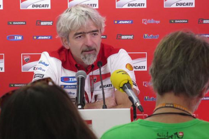 El ingeniero Luigi 'Gigi' Dall'Igna, de Ducati, durante la rueda de prensa.-EMILIO PÉREZ DE ROZAS