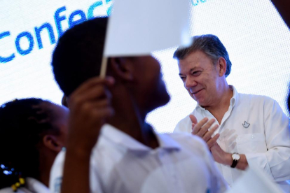 Juan Manuel Santos durante el acto de clausura del 53° Congreso Nacional de Confecámaras.-JUAN PABLO BELLO / EFE