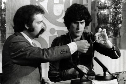José María Íñigo, con Uri Geller en Directísimo. España, 1975-. / EL PERIÓDICO