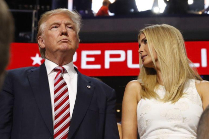 Donald Trump junto a su hija Ivanka.-REUTERS / AARON P. BERNSTEIN
