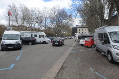 El estacionamiento de autocaravanas no cuenta con una ordenanza. En la imagen el aparcamiento de Santa Teresa.-ISRAEL L. MURILLO