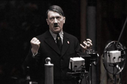 Hitler, durante un discurso a trabajadores de la empresa Siemens, en 1933.-CCC ATELIER DES ARCHIVES