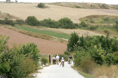 Imagen de la vía verde que comienza en parque Europa.-SANTI OTERO