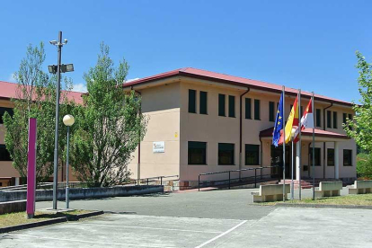El instituto Sancho de Matienzo, en Villasana de Mena, se beneficia del Programa de Gratuidad de Libros de Texto.-ECB
