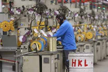 La industria manufacturera es la que más contratos suscribió en 2016 con 23.883 contratos de peón.-RAÚL G. OCHOA