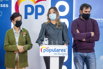 Los concejales del PP en Burgos, en la presentación del plan económico. FOTOS: SANTI OTERO