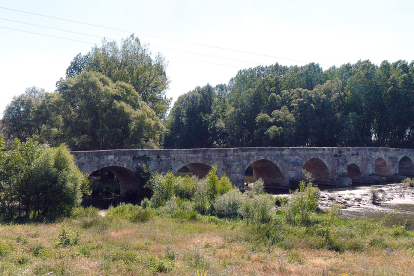 Puente romano sobre el río Arlanza en Tordómar. ECB