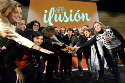 Albert Rivera, con los candidatos de C's en Castilla-La Mancha, ayer en Toledo.-EFE / ISMAEL HERRERO