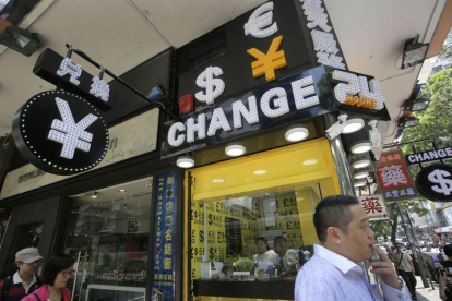 La compañía estafada había transferido bajo engaño 11 millones de euros (unos 12,5 millones de dólares) a varias cuentas bancarias en Hong Kong durante los meses de junio y julio.-AP