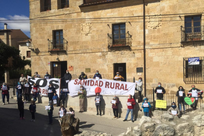 Se ha convocado una nueva protesta convoca una manifestación el sábado a las 12.00 horas, en el centro de salud de Aranda Rural. L. V.