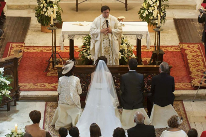 Celebración de una boda por el rito católico. SANTI OTERO