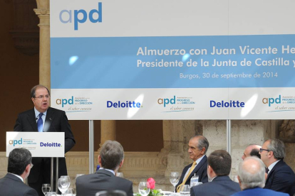 Juan Vicente Herrera en un momento de su discurso ante el tejido industrial de la región.-ISRAEL L. MURILLO