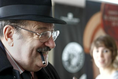Umberto Eco durante la presentación de su libro 'El cementerio de Praga' en Madrid en diciembre de 2010.-JUAN M. ESPINOSA / EFE