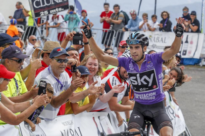 Mikel Landa fue el primer vencedor en Picón Blanco-Santi Otero