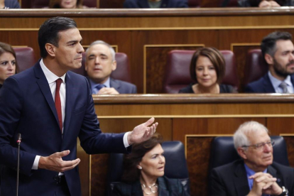 El presidente del Gobierno, Pedro Sánchez, durante una sesion de control al Gobierno en el Congreso de los Diputado-JAVIER LIZÓN (EFE)