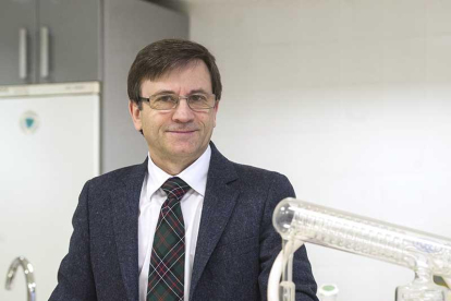 Miguel López de Abechuco, presidente del Colegio de Farmacéuticos.-ISRAEL L. MURILLO