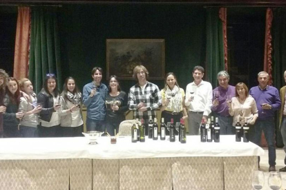 Al II Salón del Vino de Arlanza que se abre hoy en el Ayuntamiento, se sumael programa de catas ‘Al pan, pan, y al vino....Arlanza’ celebrado estos días.-ECB