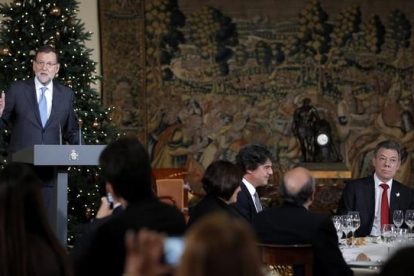 El presidente del Gobierno, Mariano Rajoy, en el almuerzo ofrecido este miércoles en la Moncloa al presidente de Colombia, Juan Manuel Santos.-JOSÉ LUIS ROCA