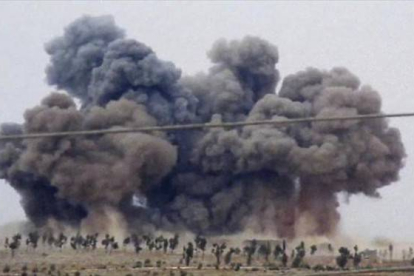 Bombardeo ruso en una localidad de la provincia de Idlib, en Siria.-AP / HADI AL-ABDALLAH