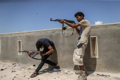 Combatientes en Trípoli, Libia.-EUROPA PRESS