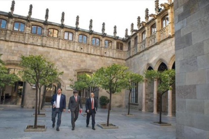 Junqueras, Puigdemont y Turull,ayer, en el Palau de la Generalitat-FERRAN SENDRA