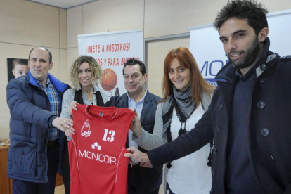 El Campus de Semana Santa del Basket Burgos fue presentado ayer en la sede de Moncor-Israel L. Murillo