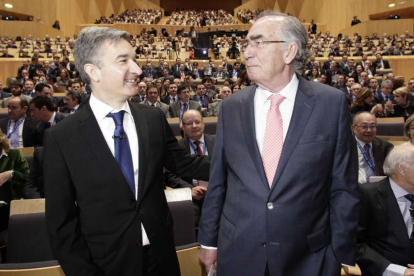 El consejero delegado de Ibercaja, Víctor Iglesias, y el presidente, Amado Franco, al inicio de la convención.-ECB