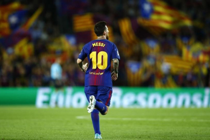 Messi celebra su segundo gol a la Juventus en el Camp Nou.-AP / MANU FERNÁNDEZ