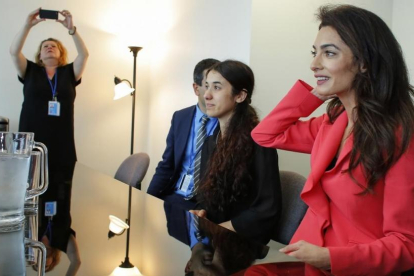Amal Clooney, en primer término, y Nadia Murad.-AFP / KENA BETANCUR