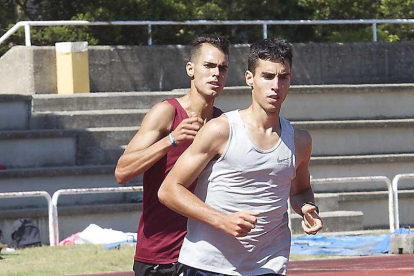 Jesús Gómez y Dani Arce entrenan en San Amaro-Israel L. Murillo