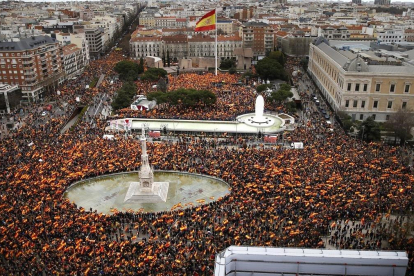 Vista desde la calle de Génova de la manifestación en la plaza de Colón de Madrid.-AFP
