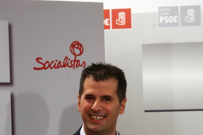 El candidatos a la Secretaría regional del PSOE, Luis Tudanca, al inicio del debate-Ical