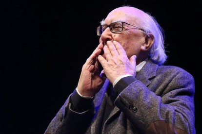 Camilleri, en la Sala Barts de Barcelona, en un acto celebrado en febrero del 2014.-JULIO CARBÓ